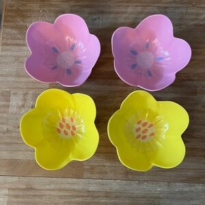 Spritz. 4 Melamine Flower Bowls.